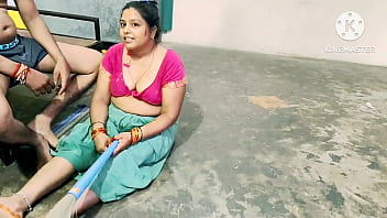 भारतीय माँ का कड़क कुस्सी से जमकर मजा
