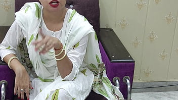 सुंदर भारतीय पंजाबी सौतेली माँ की चूत और गांड को सौतेले बेटे विवेक ने जमकर चोदा