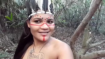 तिग्रेसा वीआईपी ने भारतीय लड़की का भेष बनाकर लकड़हारे पर हमला किया, पर वो सीधा उसके गांड के छेद में घुस गया