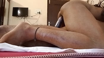 घर में चुदाई करती भारतीय आंटी, गांड मारते हुए बॉयफ्रेंड का लंड चूसना