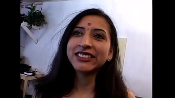 दो लंडों के साथ भारतीय गांड पार्टी!!!