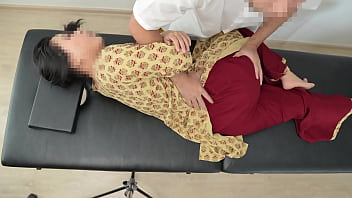 भारतीय देसी लड़की का मसाज देने वाला सेक्सी अनुभव