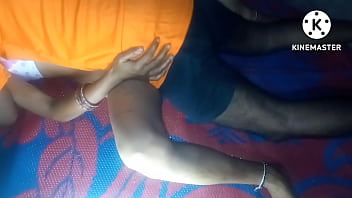 गरमा-गरम देसी भाभी का साथ जंगली रात