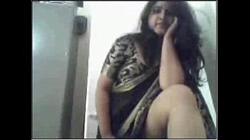 भारतीय आंटी के कपड़े उतारने का मजा