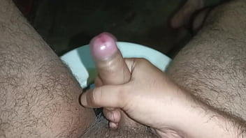 भारतीय बंगाली लड़कियां मेरे साथ जुड़कर बड़ा पैसा कमा सकती हैं, मेरा लंड देखो, मैं हस्तमैथुन कर रहा हूं