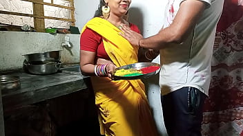 होली के रंग में रंगी भाभी को किचन काउंटर पर जोरदार चोदाई