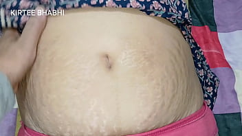 बेटे की कामुक सहलाहट से उत्तेजित होकर मैंने उससे चुदवा ली