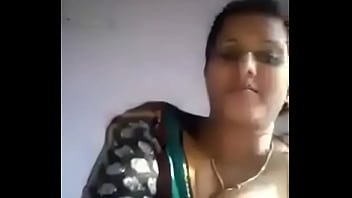 भाभी के उभारों की मादक छटा