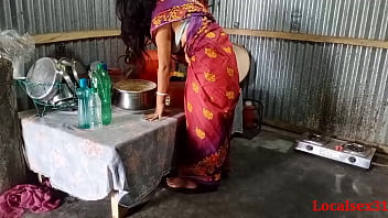 लाल साड़ी में बंगाली बोउडी का सेक्सी वीडियो, देखो कैसे मचाती है हंगामा