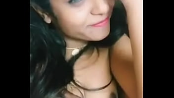गर्म देशी बीवी अपने पति के साथ रात भर मज़े लेती हुई