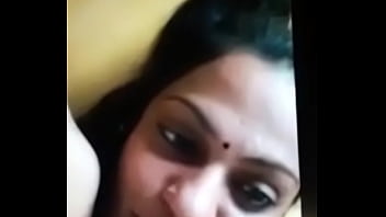 தமிழ்ப் பொண்ணின் தனிமையில் சூடான சுயநல சுயபடங்கள்