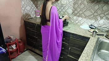 गर्म देशी सौतेली माँ ने अपने सौतेले बेटे विवेक को उसके जन्मदिन पर दिया सेक्सी सरप्राइज, गंदी बातों से भरी हिंदी आवाज़ में