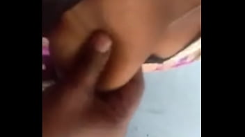 टॉयलेट में पैसों के लिए तेलुगू वेश्या का हाथ से काम करना