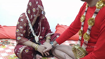 शादी के बाद पहली रात, कुंवारी दुल्हन की चूत में जोरदार चुदाई, हिंदी आवाज़ के साथ सेक्स