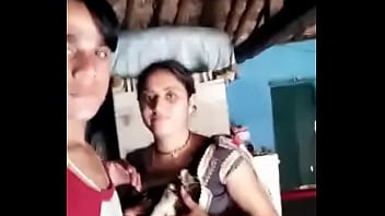 भाभी के भरे हुए स्तनों को चूसना