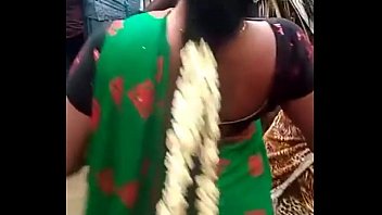 आंध्र की सेक्सी लड़की सड़क पर कर रही है जोशीला रोमांस