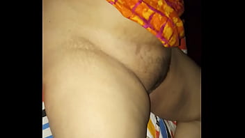 मेरी बंगाली बीवी की खूबसूरत हल्के रोएँदार चूत