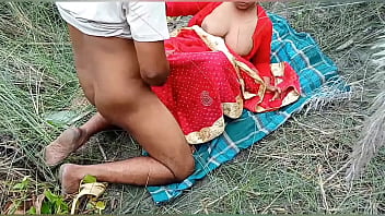 बाहर खुले में नई बांग्ला सेक्सी भाभी की चुदाई